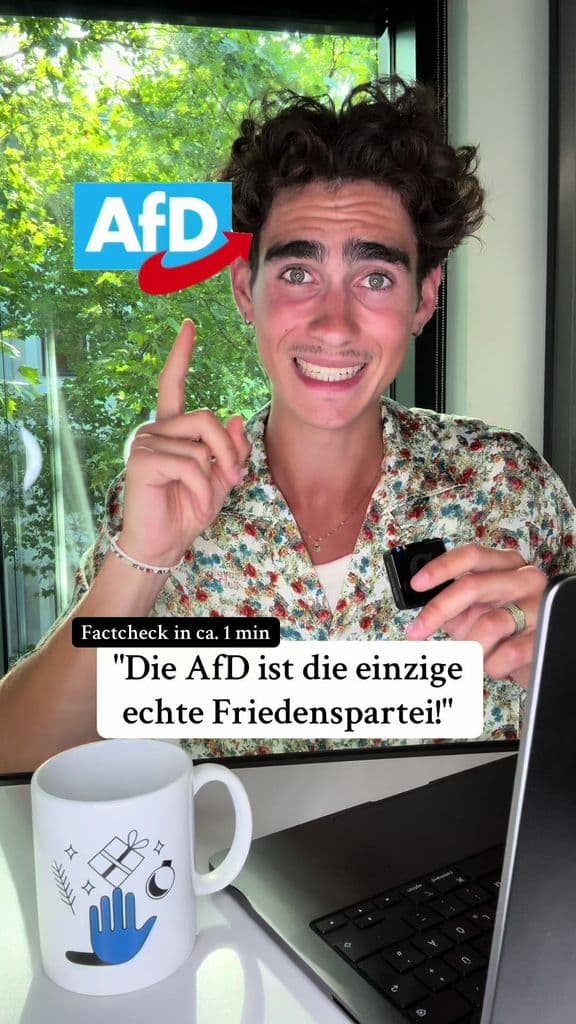 Stimmt das? Ist die AfD die einzige Partei, die wirklich Frieden will? Das ist eine rechte Erzählung, die immer wieder auf TikTok kursiert. Aber ist das wirklich so? Wir erklären in einer Minute, was da dran ist. Fakt ist: Alle Parteien im Bundestag sagen, dass sie für Frieden sind – nur darüber, WIE man den erreicht, herrscht Uneinigkeit. Die AfD fordert, die Sanktionen gegen Russland aufzuheben, will mit Putin verhandeln und keine Waffen mehr an die Ukraine liefern. Seit das Bündnis Sahra Wagenknecht (BSW) gegründet wurde, sind sie damit auch nicht mehr allein. Aber bringt DAS wirklich Frieden? Putin hat die Ukraine angegriffen. Wer hier der Täter und wer das Opfer ist, sollte eigentlich klar sein! Wenn die Ukraine jetzt mit Putin verhandelt, müsste die Ukraine Gebiete abgeben – an das Land, das sie überfallen hat! Klar, dass die Ukraine diesen Kompromiss nicht eingehen möchte. Und noch schlimmer: Das könnte Russland dazu ermutigen, noch mehr Länder anzugreifen. Experten sagen sogar, dass Russland in vier bis fünf Jahren in der Lage sein könnte, ein Nato-Land anzugreifen. Also, wenn man jetzt nachgibt, könnte das den Frieden in Europa noch mehr gefährden! Und btw: Auch abseits des Kriegs zeigt das Programm der AfD, dass sie nicht wirklich auf Frieden aus ist. Wer Migrant:innen ausgrenzt und Ressentiments gegen ebendiese schürt, hat wohl eine andere Vorstellung von "Frieden". #FakeNews #Mythen #Frieden #Ukraine #AfD #Politik #Russland #BSW #fyp #zeit @Julian Stopa 
