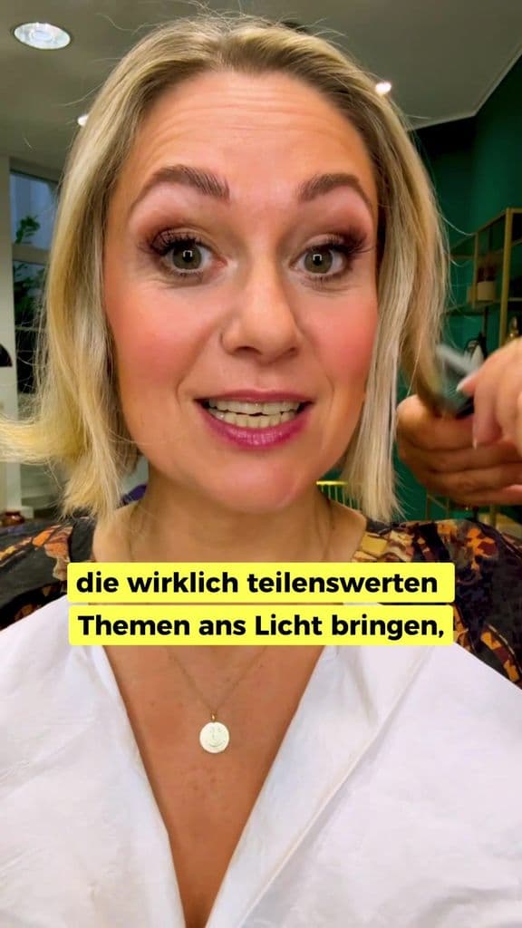 📢 Holen wir uns die sozialen Netzwerke zurück! 📢 Social Media wird oft von Hass, Hetze und Desinformation dominiert. Doch es gibt so viele engagierte Vereine, Netzwerke und Menschen, die dagegenhalten! 💡 Leider bleibt ihre Reichweite oft begrenzt. Das können wir gemeinsam ändern! 💪 Gemeinsam wollen wir die sozialen Netzwerke nutzen, um für Demokratie, Umweltschutz und soziale Gerechtigkeit einzustehen. 🌍 ➡️ teilensWert macht es dir einfach: Wir finden, checken und kuratieren teilenswerte Beiträge, die mit ein paar Klicks geteilt werden können. Dabei analysieren wir aktuelle Diskussionen, abstrahieren zentrale Themen und identifizieren, worum es im gesellschaftlichen Diskurs gerade wirklich geht. So schaffen wir Raum für progressive und konstruktive Inhalte, die den gesellschaftlichen Zusammenhalt fördern, indem wir fundierte und authentische Perspektiven sichtbar machen. 💬 Teile, was wirklich zählt – für eine solidarische und gerechte Welt. 📲 Mehr Infos: www.teilenswert.de #Demokratie #Umweltschutz #SozialeGerechtigkeit #teilensWert @Marc-Uwe Kling @Ruthecartoons @Dota Kehr #RuthMoschner  